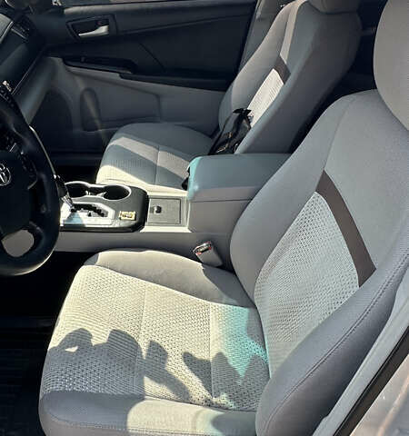 Серый Тойота Камри, объемом двигателя 2.5 л и пробегом 255 тыс. км за 12000 $, фото 2 на Automoto.ua