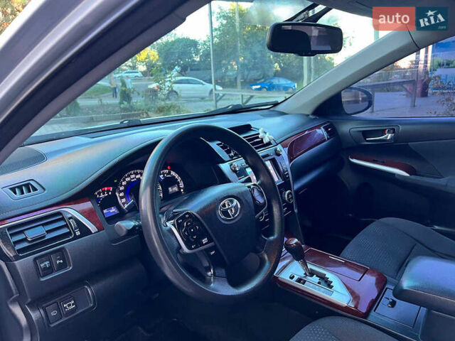 Сірий Тойота Камрі, об'ємом двигуна 2.5 л та пробігом 291 тис. км за 9999 $, фото 17 на Automoto.ua