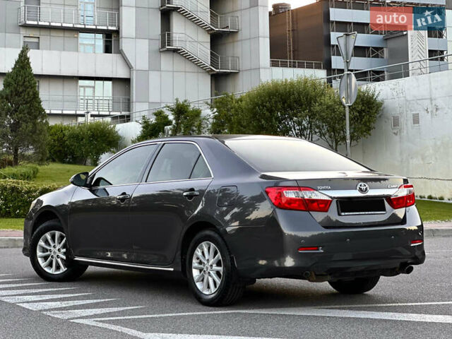 Серый Тойота Камри, объемом двигателя 2.5 л и пробегом 145 тыс. км за 13400 $, фото 12 на Automoto.ua