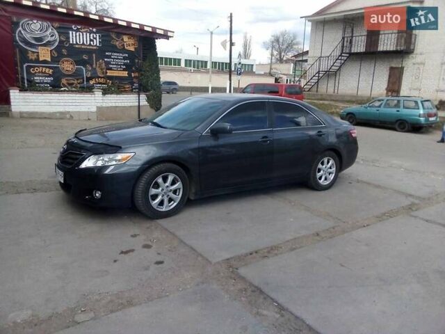 Сірий Тойота Камрі, об'ємом двигуна 2.5 л та пробігом 214 тис. км за 8900 $, фото 1 на Automoto.ua