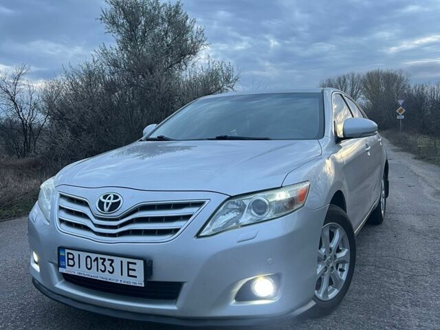 Сірий Тойота Камрі, об'ємом двигуна 2.4 л та пробігом 228 тис. км за 10100 $, фото 1 на Automoto.ua
