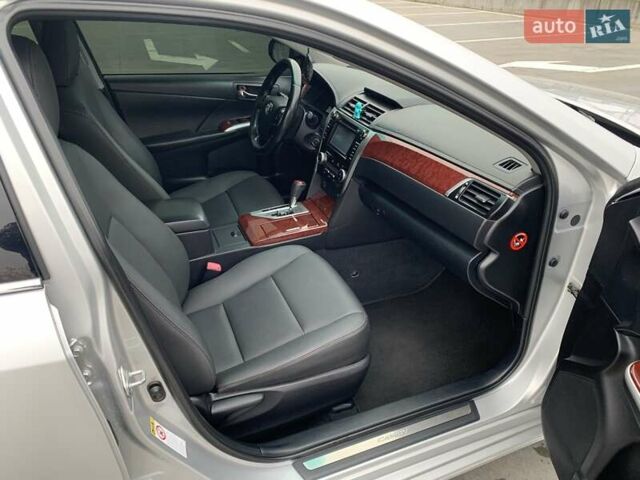 Серый Тойота Камри, объемом двигателя 2.49 л и пробегом 196 тыс. км за 12300 $, фото 76 на Automoto.ua