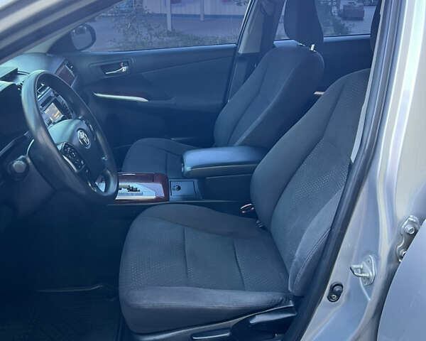 Серый Тойота Камри, объемом двигателя 2.49 л и пробегом 303 тыс. км за 10500 $, фото 15 на Automoto.ua