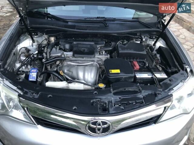 Серый Тойота Камри, объемом двигателя 2.5 л и пробегом 250 тыс. км за 10000 $, фото 18 на Automoto.ua