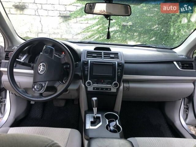 Серый Тойота Камри, объемом двигателя 2.5 л и пробегом 250 тыс. км за 10000 $, фото 13 на Automoto.ua