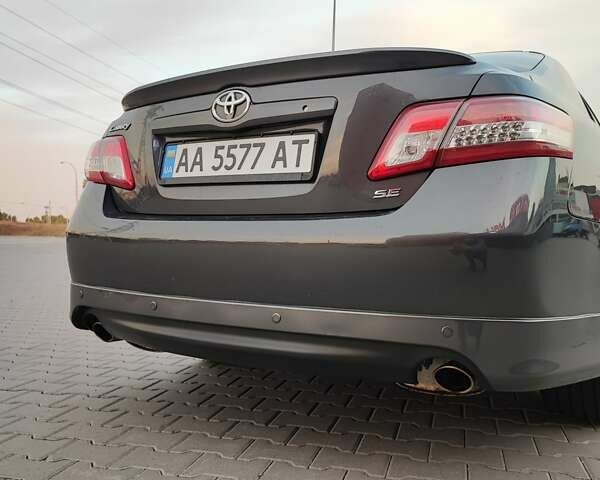 Сірий Тойота Камрі, об'ємом двигуна 2.5 л та пробігом 160 тис. км за 12000 $, фото 6 на Automoto.ua