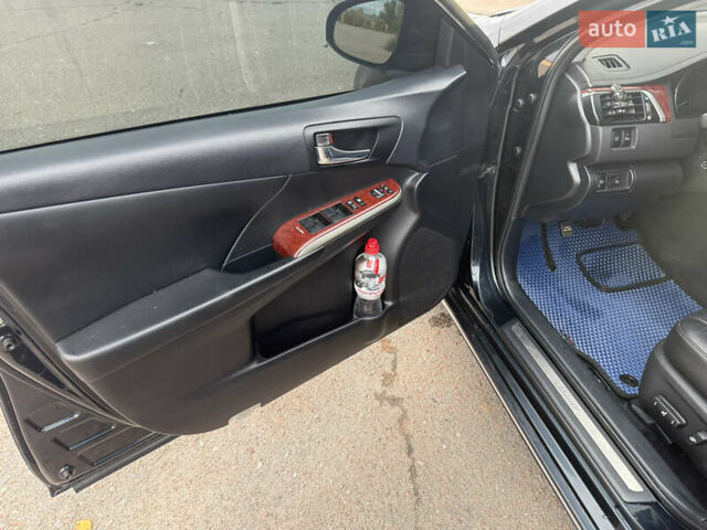 Серый Тойота Камри, объемом двигателя 2.49 л и пробегом 210 тыс. км за 15200 $, фото 12 на Automoto.ua