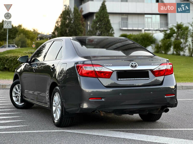 Серый Тойота Камри, объемом двигателя 2.5 л и пробегом 145 тыс. км за 13400 $, фото 9 на Automoto.ua