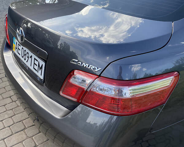 Сірий Тойота Камрі, об'ємом двигуна 2.36 л та пробігом 162 тис. км за 10800 $, фото 7 на Automoto.ua