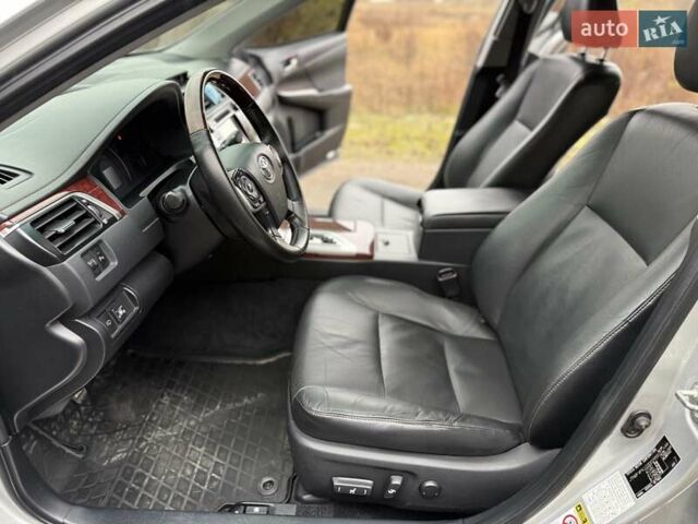 Серый Тойота Камри, объемом двигателя 2.5 л и пробегом 211 тыс. км за 12800 $, фото 14 на Automoto.ua
