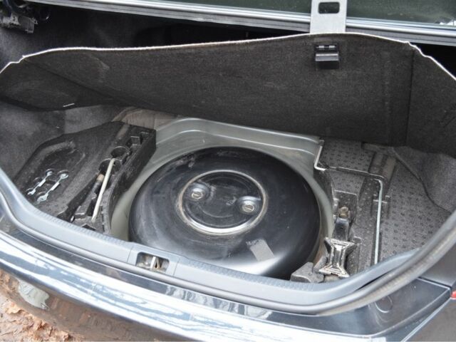 Серый Тойота Камри, объемом двигателя 2.5 л и пробегом 232 тыс. км за 12950 $, фото 12 на Automoto.ua