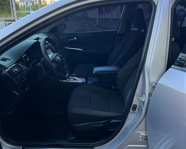 Серый Тойота Камри, объемом двигателя 2.49 л и пробегом 303 тыс. км за 10500 $, фото 14 на Automoto.ua