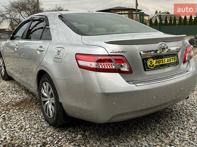 Сірий Тойота Камрі, об'ємом двигуна 2.49 л та пробігом 200 тис. км за 9999 $, фото 4 на Automoto.ua
