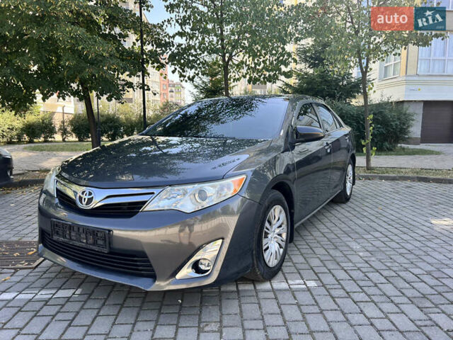 Сірий Тойота Камрі, об'ємом двигуна 2.5 л та пробігом 264 тис. км за 11500 $, фото 9 на Automoto.ua