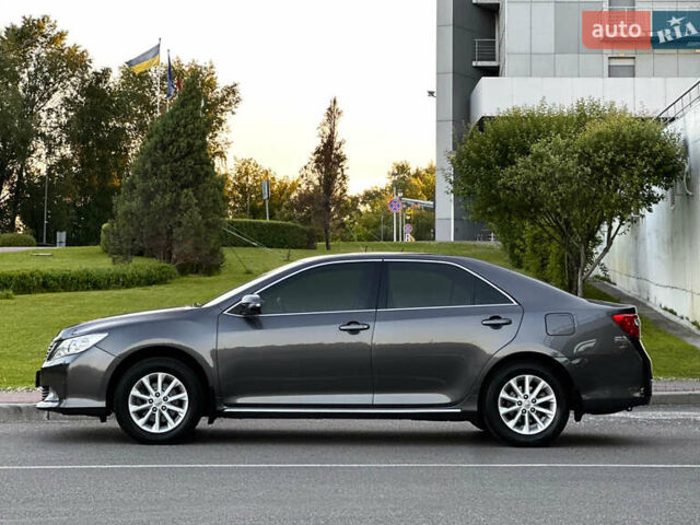 Серый Тойота Камри, объемом двигателя 2.5 л и пробегом 145 тыс. км за 13400 $, фото 18 на Automoto.ua