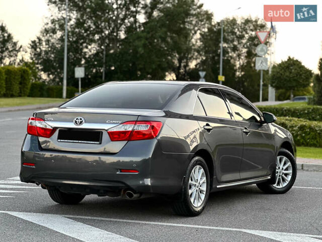 Серый Тойота Камри, объемом двигателя 2.5 л и пробегом 145 тыс. км за 13400 $, фото 14 на Automoto.ua