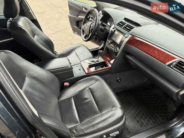 Серый Тойота Камри, объемом двигателя 2.5 л и пробегом 232 тыс. км за 11900 $, фото 11 на Automoto.ua