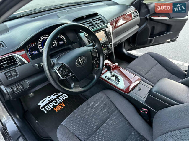 Серый Тойота Камри, объемом двигателя 2.5 л и пробегом 145 тыс. км за 13400 $, фото 21 на Automoto.ua