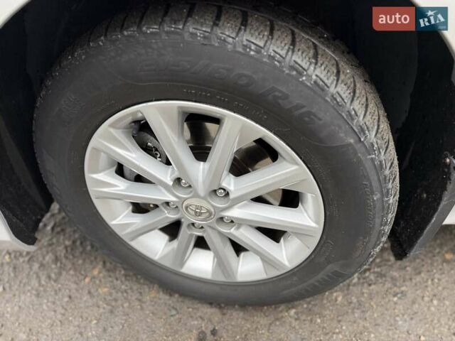 Серый Тойота Камри, объемом двигателя 2.5 л и пробегом 211 тыс. км за 12800 $, фото 3 на Automoto.ua