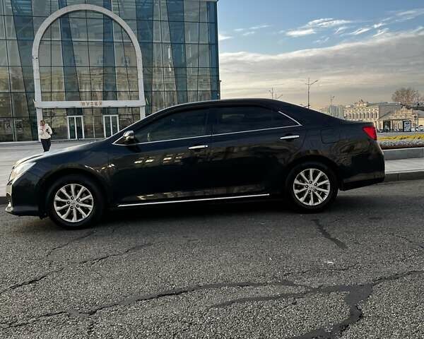 Серый Тойота Камри, объемом двигателя 2.49 л и пробегом 155 тыс. км за 12500 $, фото 9 на Automoto.ua