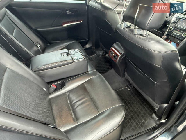 Серый Тойота Камри, объемом двигателя 2.5 л и пробегом 232 тыс. км за 11900 $, фото 8 на Automoto.ua