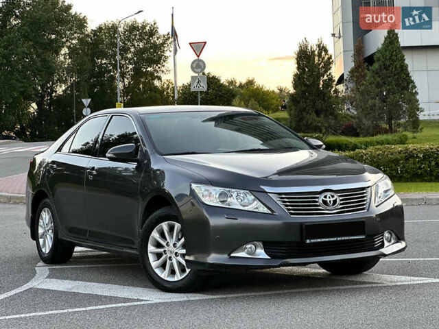 Серый Тойота Камри, объемом двигателя 2.5 л и пробегом 145 тыс. км за 13400 $, фото 6 на Automoto.ua