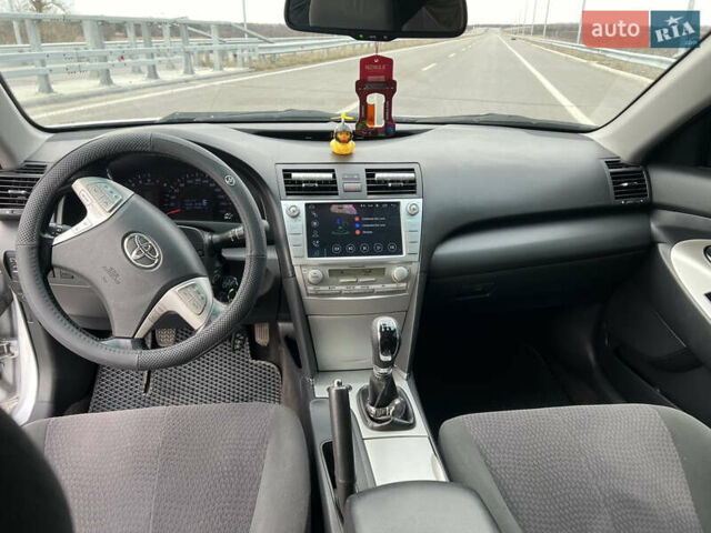 Серый Тойота Камри, объемом двигателя 2.4 л и пробегом 224 тыс. км за 11500 $, фото 5 на Automoto.ua