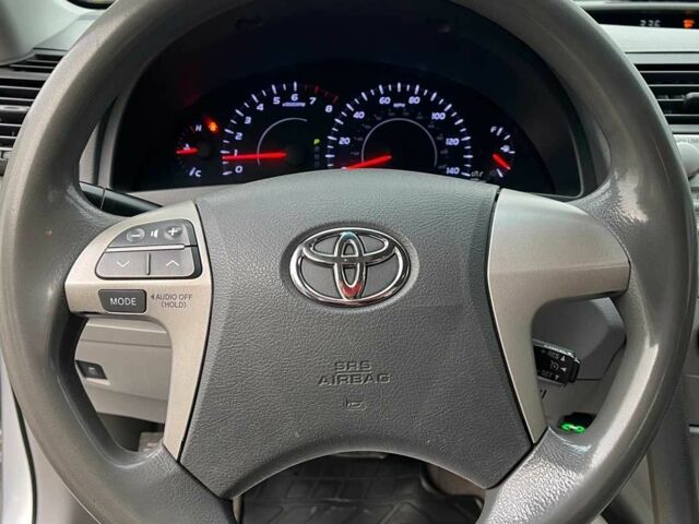 Серый Тойота Камри, объемом двигателя 2.5 л и пробегом 200 тыс. км за 9999 $, фото 11 на Automoto.ua