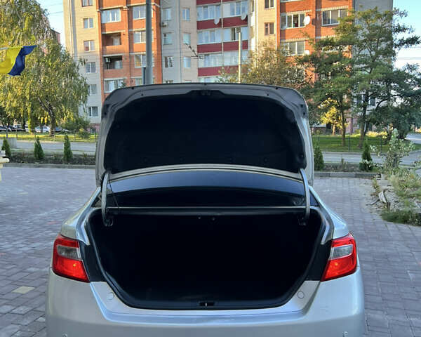 Серый Тойота Камри, объемом двигателя 2.49 л и пробегом 303 тыс. км за 10500 $, фото 27 на Automoto.ua