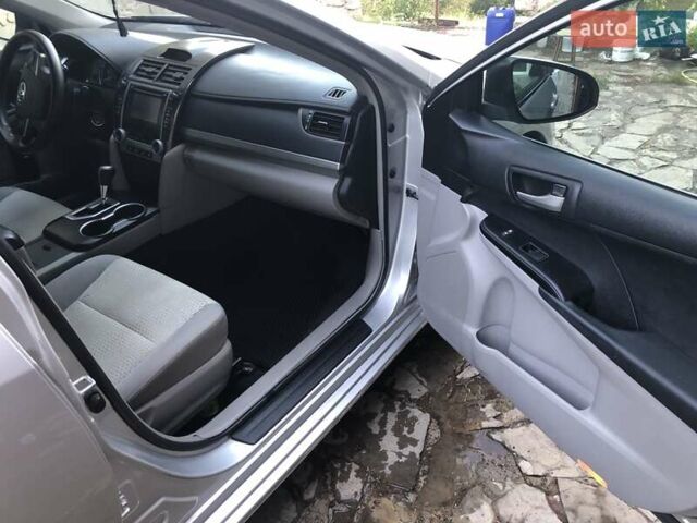 Серый Тойота Камри, объемом двигателя 2.5 л и пробегом 250 тыс. км за 10000 $, фото 11 на Automoto.ua