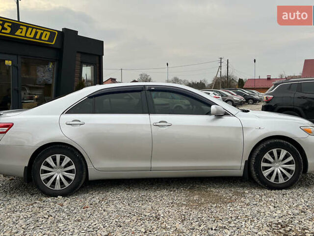 Сірий Тойота Камрі, об'ємом двигуна 2.49 л та пробігом 200 тис. км за 9999 $, фото 7 на Automoto.ua