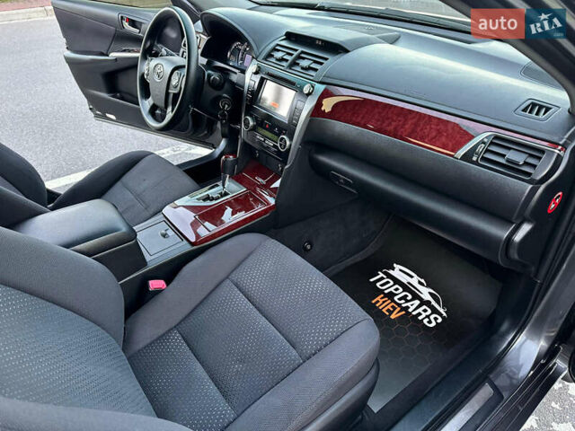 Серый Тойота Камри, объемом двигателя 2.5 л и пробегом 145 тыс. км за 13400 $, фото 33 на Automoto.ua