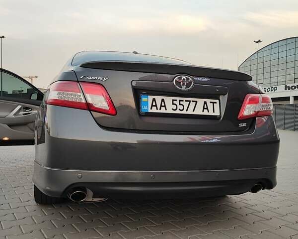 Сірий Тойота Камрі, об'ємом двигуна 2.5 л та пробігом 160 тис. км за 12000 $, фото 7 на Automoto.ua