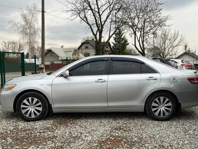 Серый Тойота Камри, объемом двигателя 2.5 л и пробегом 200 тыс. км за 9999 $, фото 3 на Automoto.ua