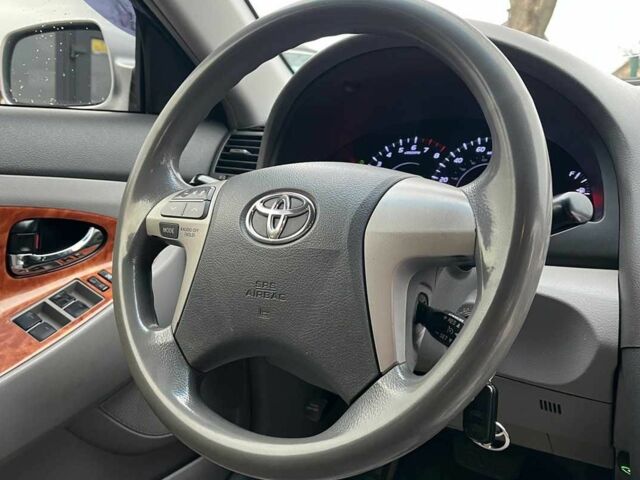 Серый Тойота Камри, объемом двигателя 2.5 л и пробегом 200 тыс. км за 9999 $, фото 10 на Automoto.ua