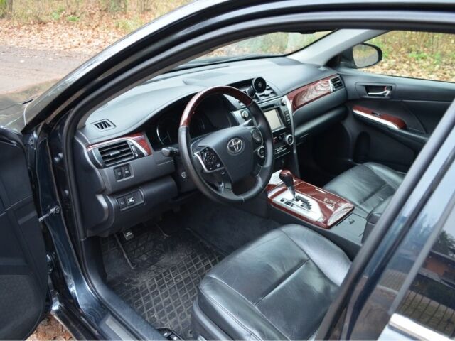 Серый Тойота Камри, объемом двигателя 2.5 л и пробегом 232 тыс. км за 12950 $, фото 9 на Automoto.ua