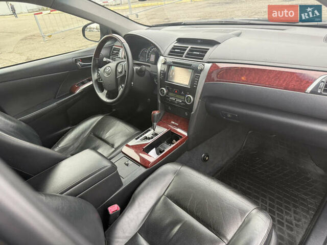 Серый Тойота Камри, объемом двигателя 2.5 л и пробегом 232 тыс. км за 11900 $, фото 6 на Automoto.ua