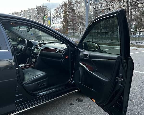 Серый Тойота Камри, объемом двигателя 2.49 л и пробегом 155 тыс. км за 12500 $, фото 24 на Automoto.ua