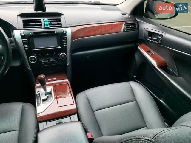 Серый Тойота Камри, объемом двигателя 2.49 л и пробегом 196 тыс. км за 12300 $, фото 82 на Automoto.ua