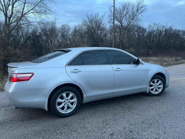 Сірий Тойота Камрі, об'ємом двигуна 2.4 л та пробігом 228 тис. км за 10100 $, фото 3 на Automoto.ua