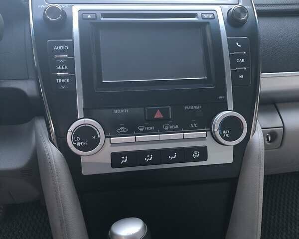 Серый Тойота Камри, объемом двигателя 2.5 л и пробегом 250 тыс. км за 10000 $, фото 14 на Automoto.ua