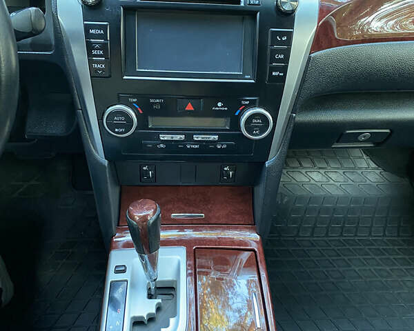 Серый Тойота Камри, объемом двигателя 2.49 л и пробегом 238 тыс. км за 11500 $, фото 13 на Automoto.ua