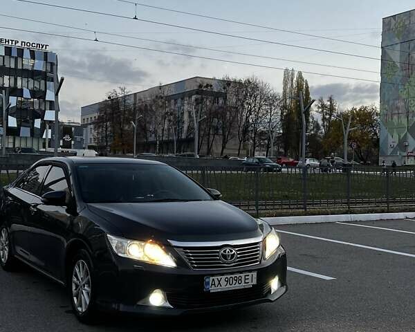 Серый Тойота Камри, объемом двигателя 2.49 л и пробегом 155 тыс. км за 12500 $, фото 40 на Automoto.ua