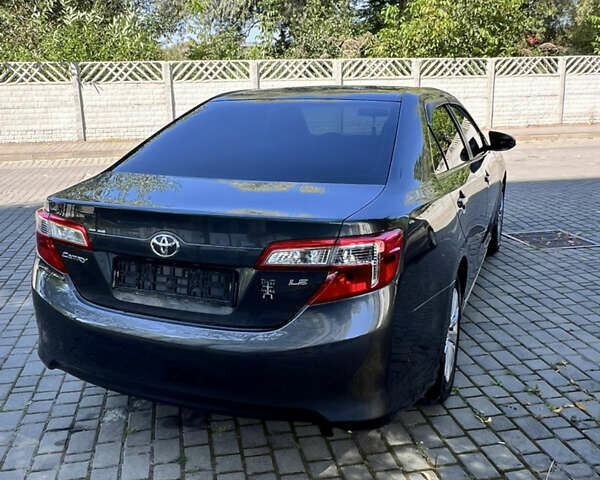 Сірий Тойота Камрі, об'ємом двигуна 2.5 л та пробігом 264 тис. км за 11500 $, фото 17 на Automoto.ua