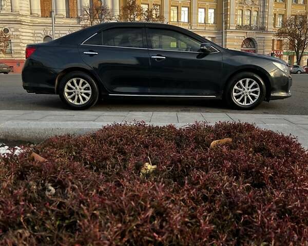 Серый Тойота Камри, объемом двигателя 2.49 л и пробегом 155 тыс. км за 12500 $, фото 3 на Automoto.ua