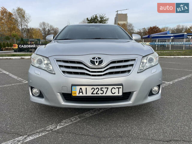 Тойота Камри 2011 в Киеве на Automoto.ua Серый Тойота Камри, объемом двигателя 2.4 л и пробегом 191 тыс. км за 10800 $, фото 2 на Automoto.ua