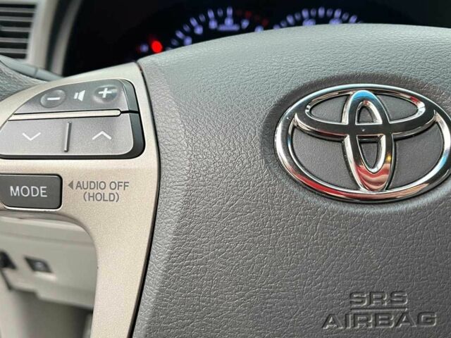 Серый Тойота Камри, объемом двигателя 2.5 л и пробегом 200 тыс. км за 9999 $, фото 12 на Automoto.ua