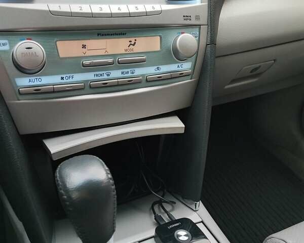 Сірий Тойота Камрі, об'ємом двигуна 2.5 л та пробігом 160 тис. км за 12000 $, фото 18 на Automoto.ua