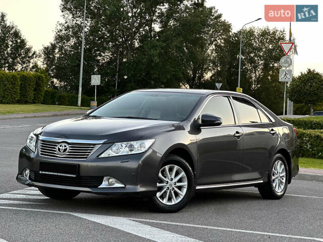 Серый Тойота Камри, объемом двигателя 2.5 л и пробегом 145 тыс. км за 13400 $, фото 8 на Automoto.ua