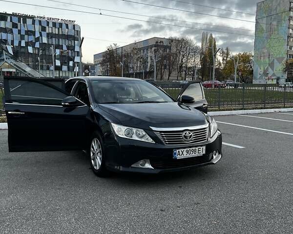 Серый Тойота Камри, объемом двигателя 2.49 л и пробегом 155 тыс. км за 12500 $, фото 12 на Automoto.ua